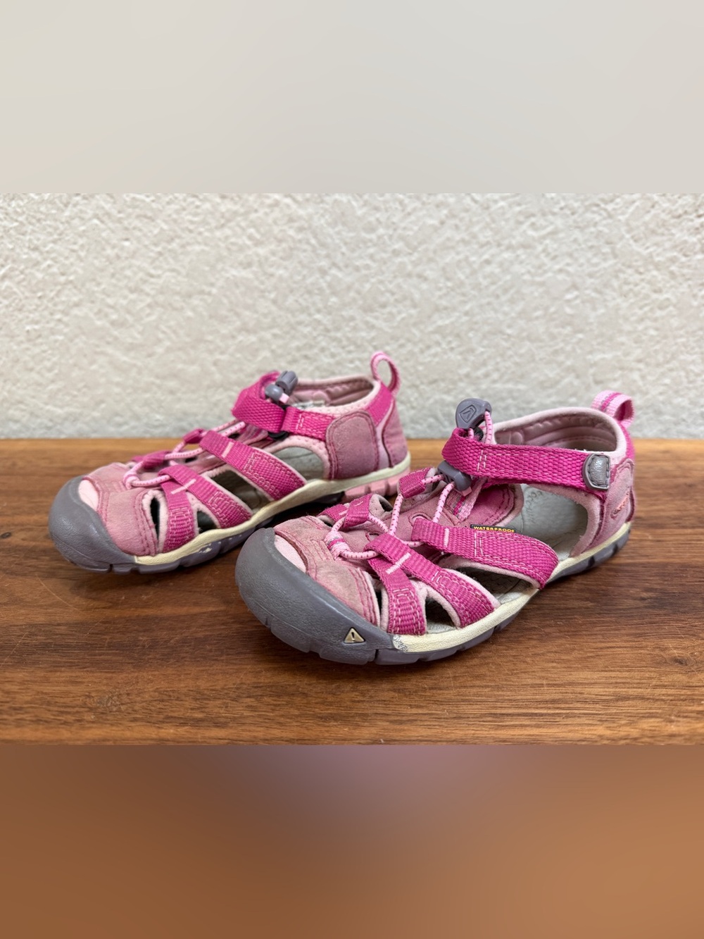 KEEN kids size 11 Pink Closed-Toe Hiking Sandals